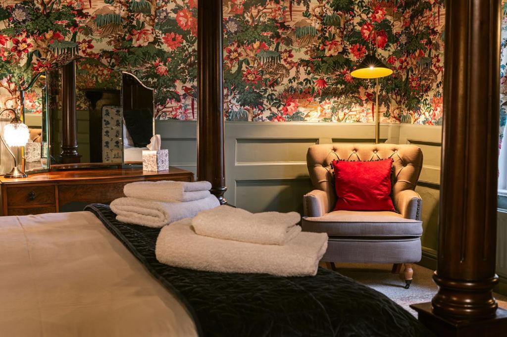 Rhubarb At Drapers Hall Shrewsbury Room photo